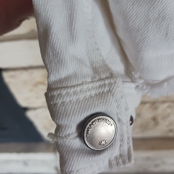 Ikks White Jean jacket cropped size Medium button down - Picture 5 of 5